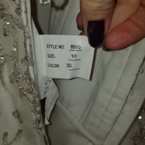 Stunning mermaid wedding dress. - Picture 6 of 6